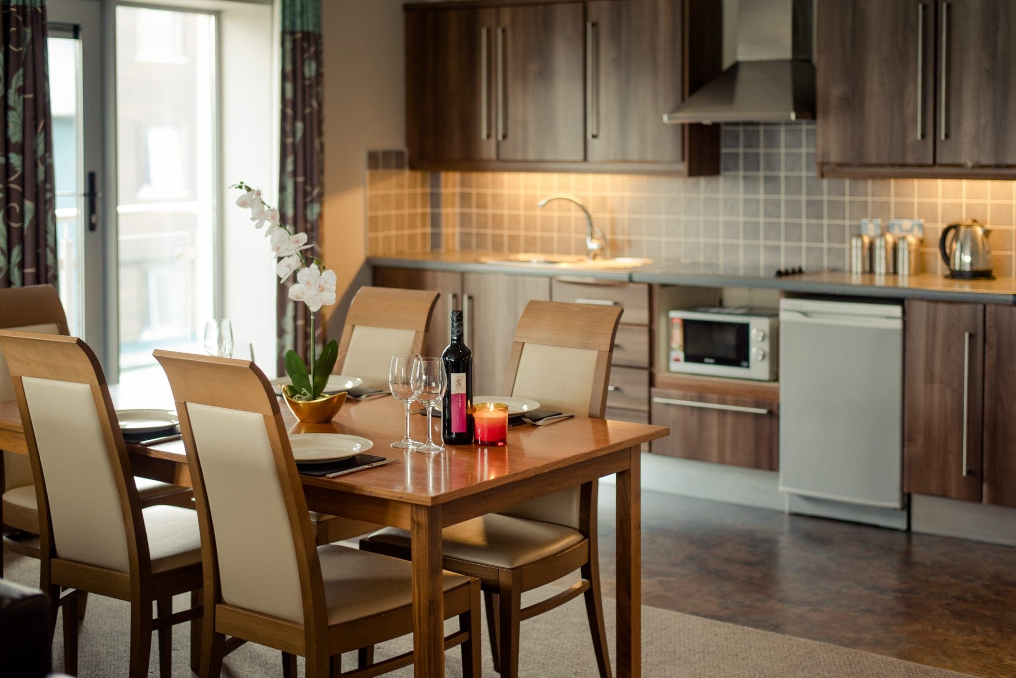 Scotts hotel apartment, kitchen, table set up